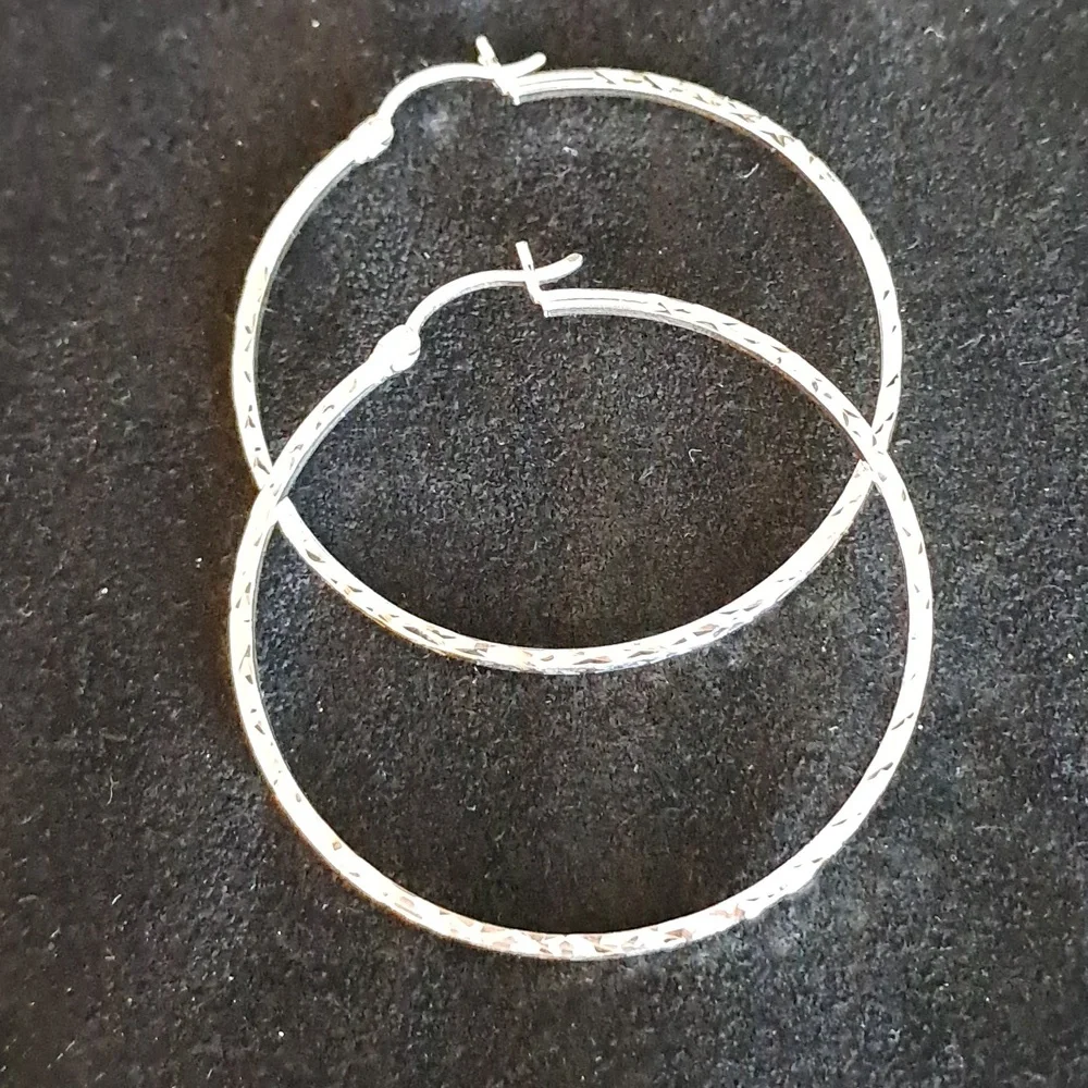 Sterling Silver Diamond Cut Hoop Earrings‎